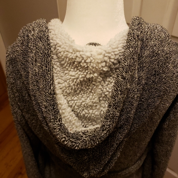 Sz 10/12 Canadiana Housecoat - Picture 4 of 8